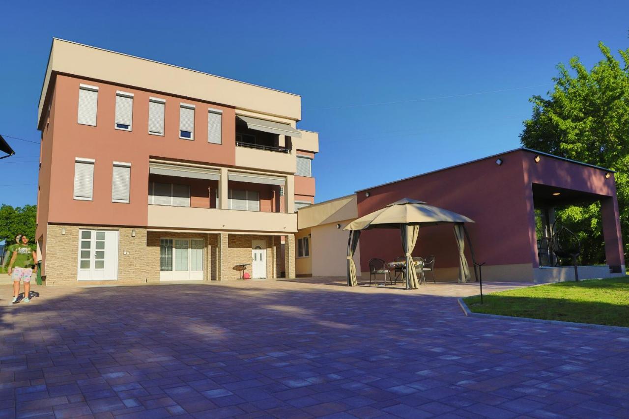 Apartment Vila Tara Bihać Eksteriør bilde